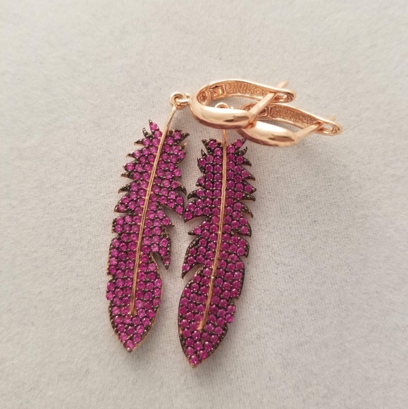 💥HOST PICK!! 💥Red ruby rose gold feather set 🥳 - Picture 2 of 7